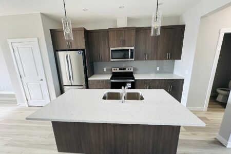 441 Chinook Winds View SW